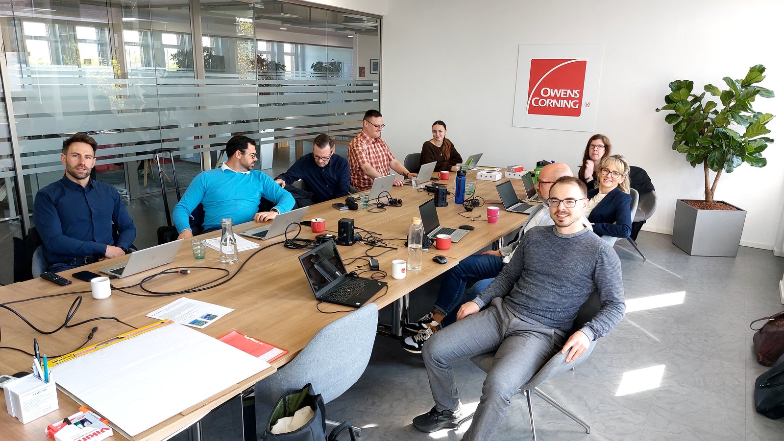 Microsoft Copilot Agenten erstellen: Workshop bei Paroc 3 B2B Vertriebsteam beim Microsoft Copilot Workshop im Konferenzraum